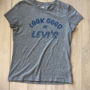Levi’s Retro T-shirt Single Stitched: Size US Women’s S